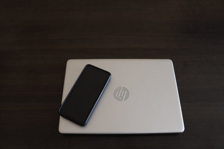 Laptop kerja untuk karyawan perusahaan