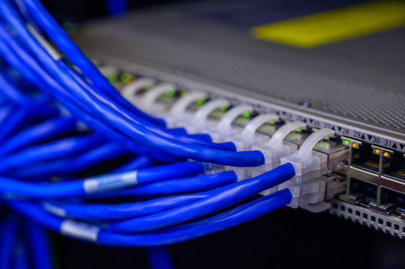 Perangkat access point untuk jaringan WiFi kantor