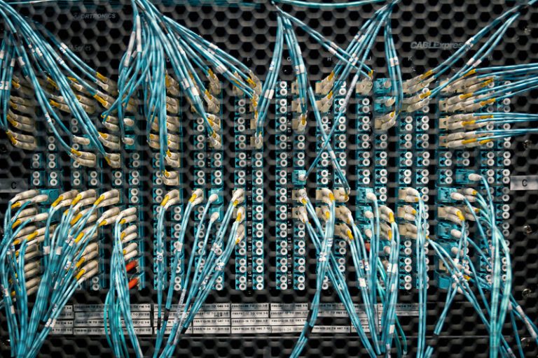Router untuk konektivitas jaringan bisnis