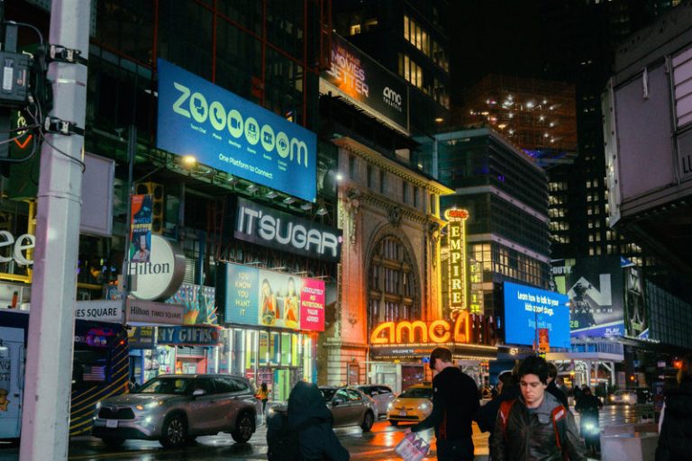 Videotron layar besar untuk acara korporat
