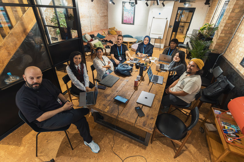 Perbandingan Microsoft Teams, Zoom, dan Lark untuk bisnis
